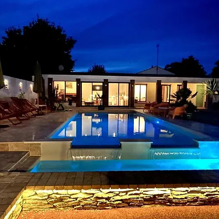 Des Plages 285 M2 Classe 5etoiles Premium 14 Personnes Et Piscine