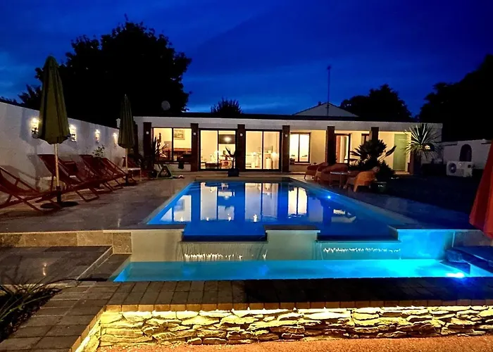 Des Plages 285 M2 Classé 5étoiles Premium 14 Personnes Et Piscine